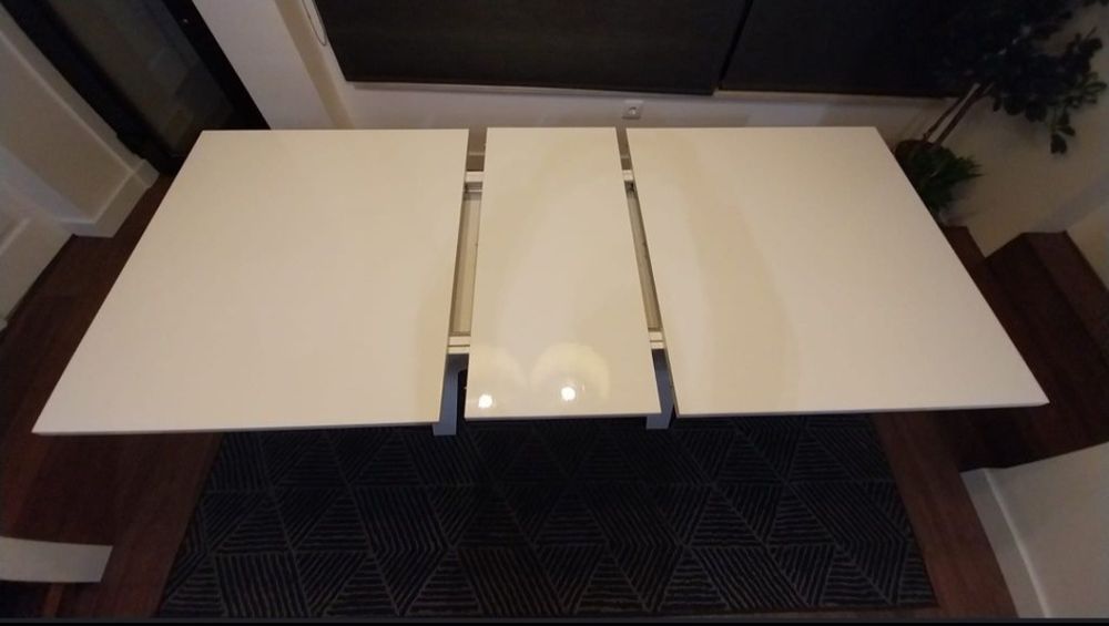 Mesa branca alto brilho, extensível, como nova