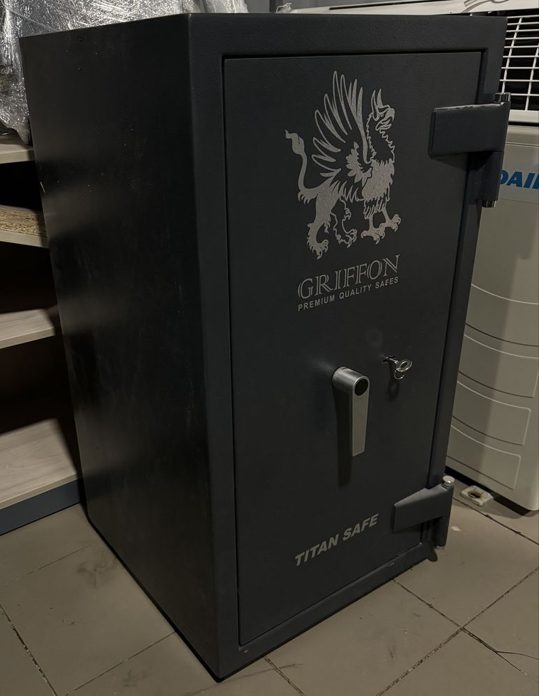 Сейф Griffon Взломостойкий