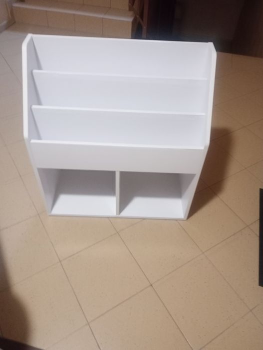 Regał na gry, książki 79/72- 50 zł