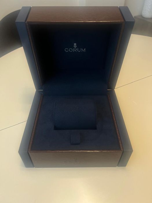 Коллекционная шкатулка от часов Corum (оригинал)