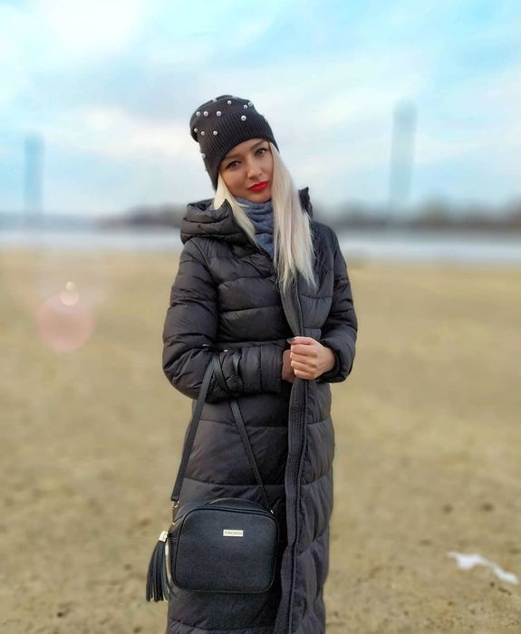 Продам тепленький жіночий пуховичок на зиму.