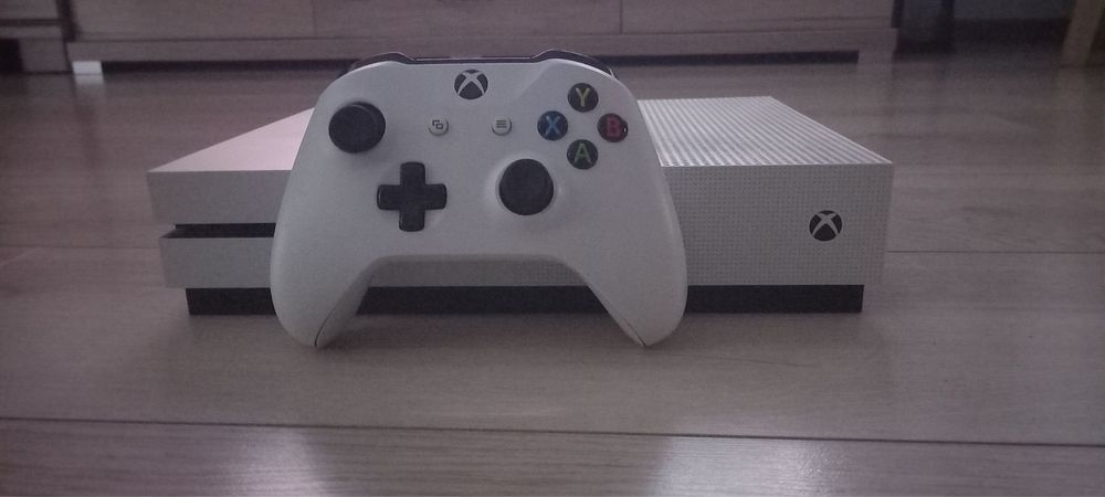 Xbox one S 500 gb + gry