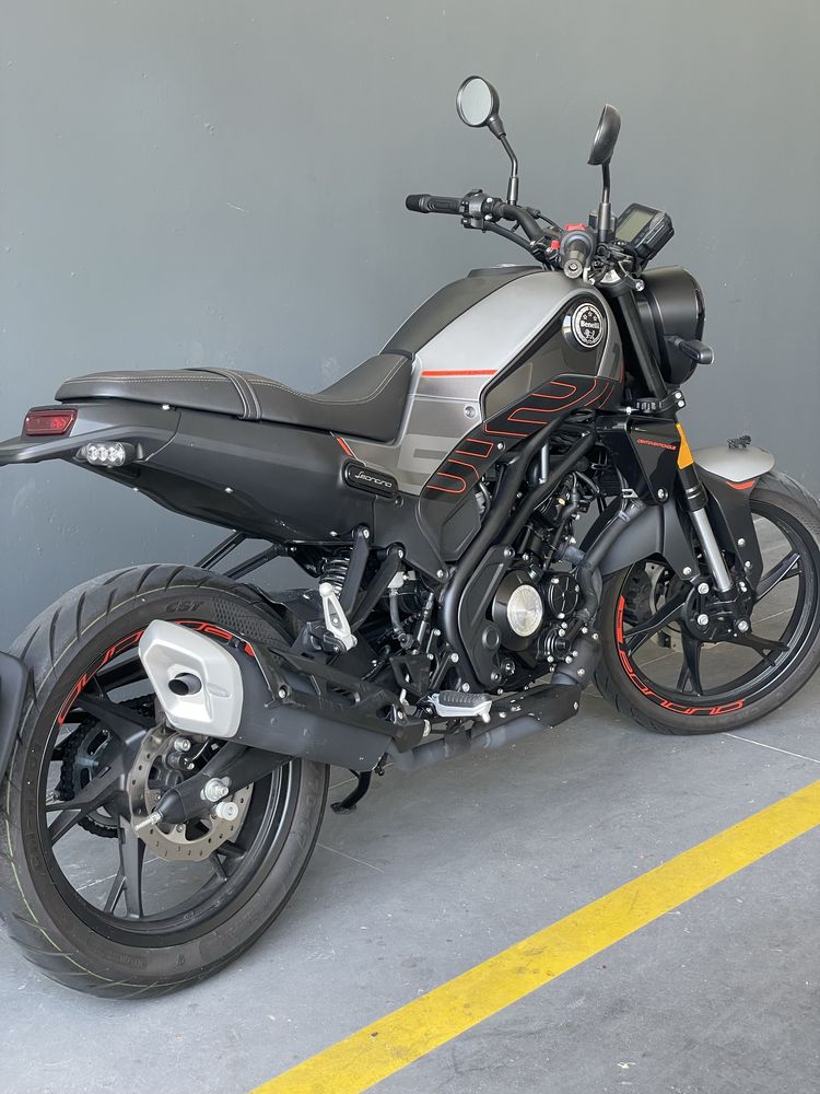 Benelli Leoncino 125cc