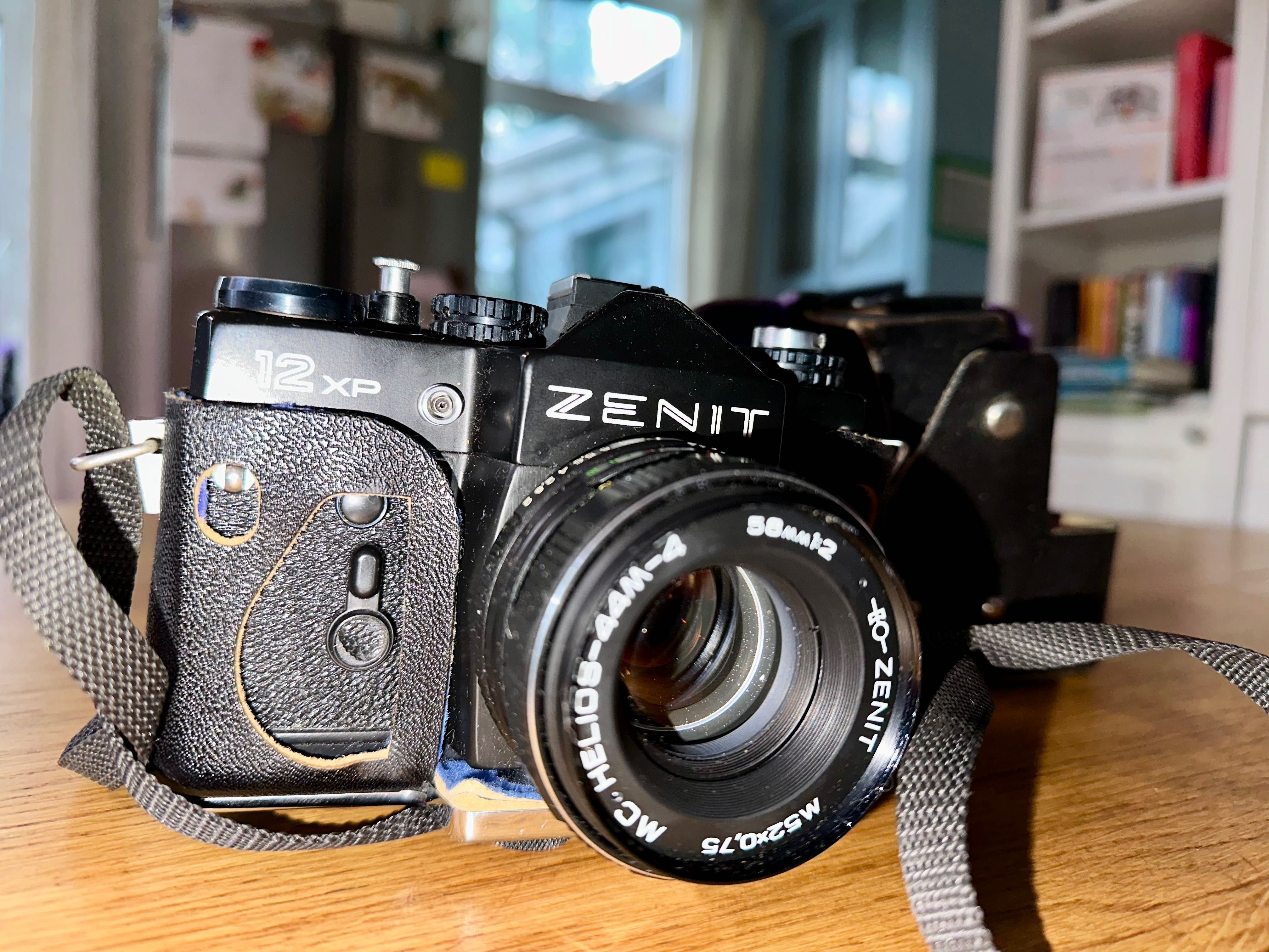 Aparat Zenit 12XP z obiektywem Helios-44M-4 I pokrowcem
