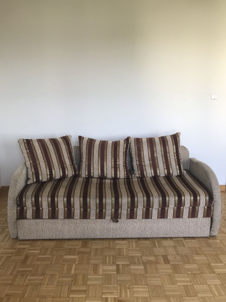 Sofa kanapa rozkladana z pojemnikiem na posciel