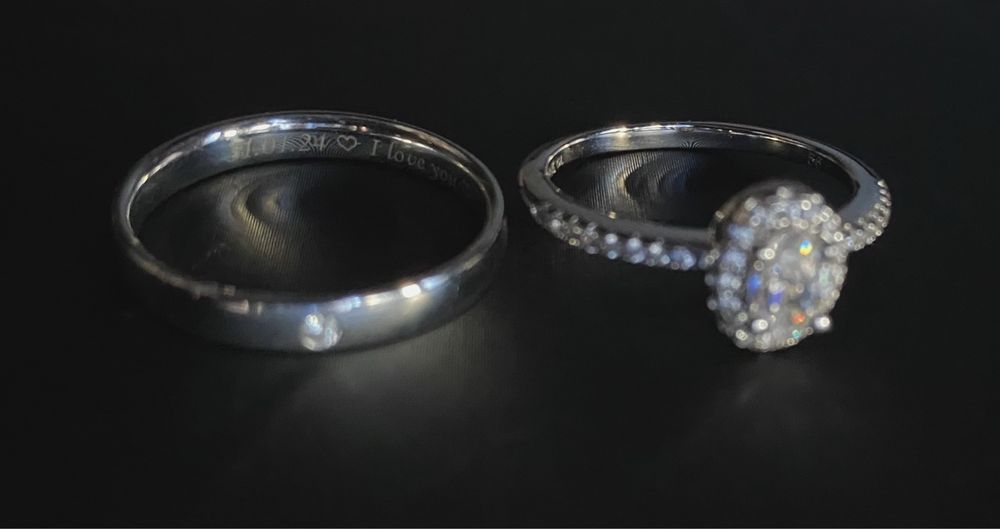 Anel de noivado e casamento