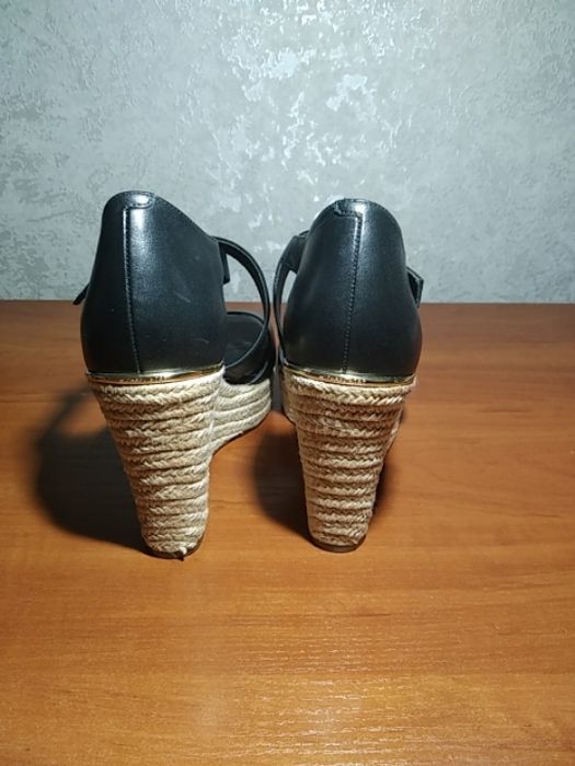 Продам жіночі босоніжки MICHAEL KORS