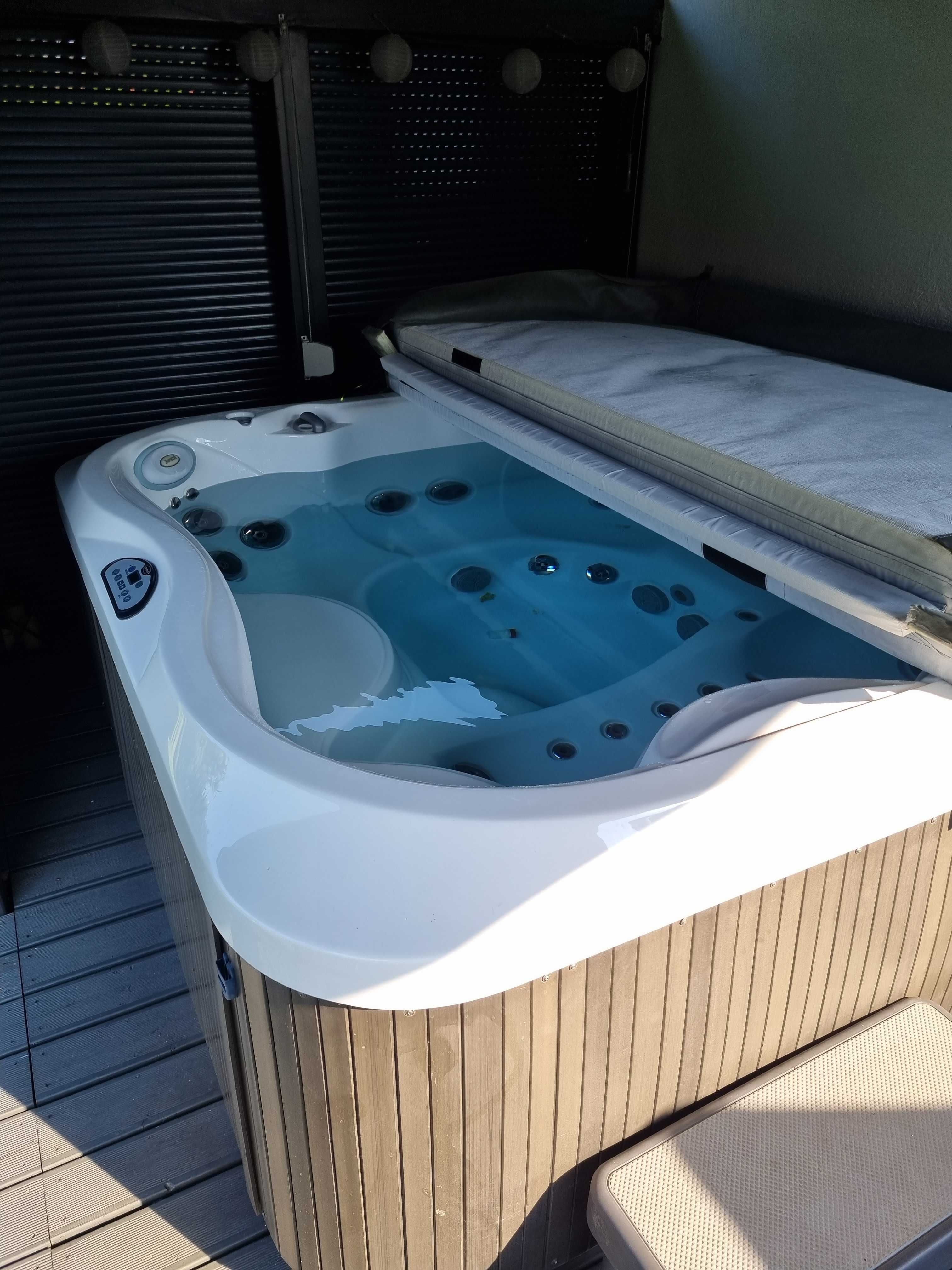 Jacuzzi®  J-335 Premium wanna spa ogrodowa