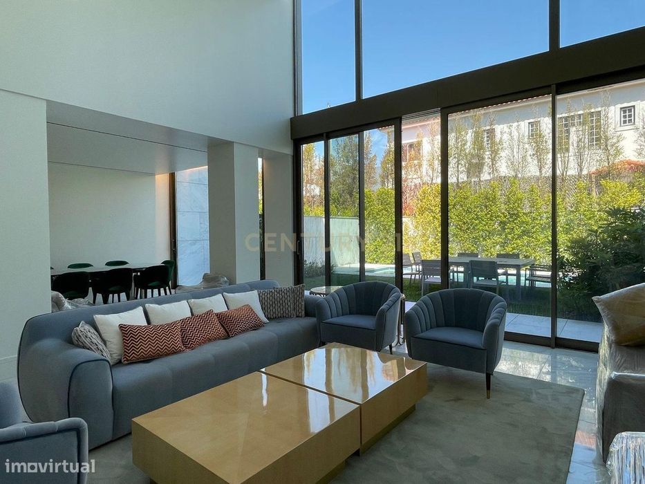 Moradia T3+1 em Cascais | Design Contemporâneo e Piscina