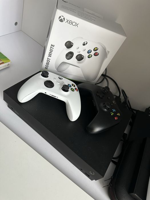 Xbox one x 1 TB 25 gier
