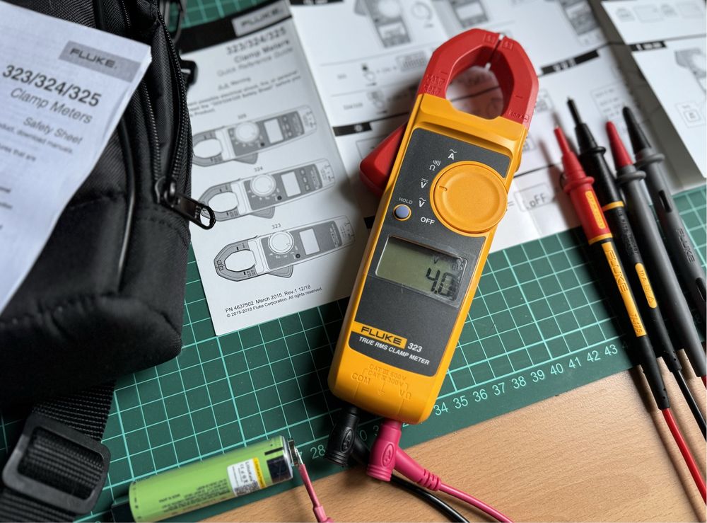 Fluke 323 Кліщі струмовимірювальні