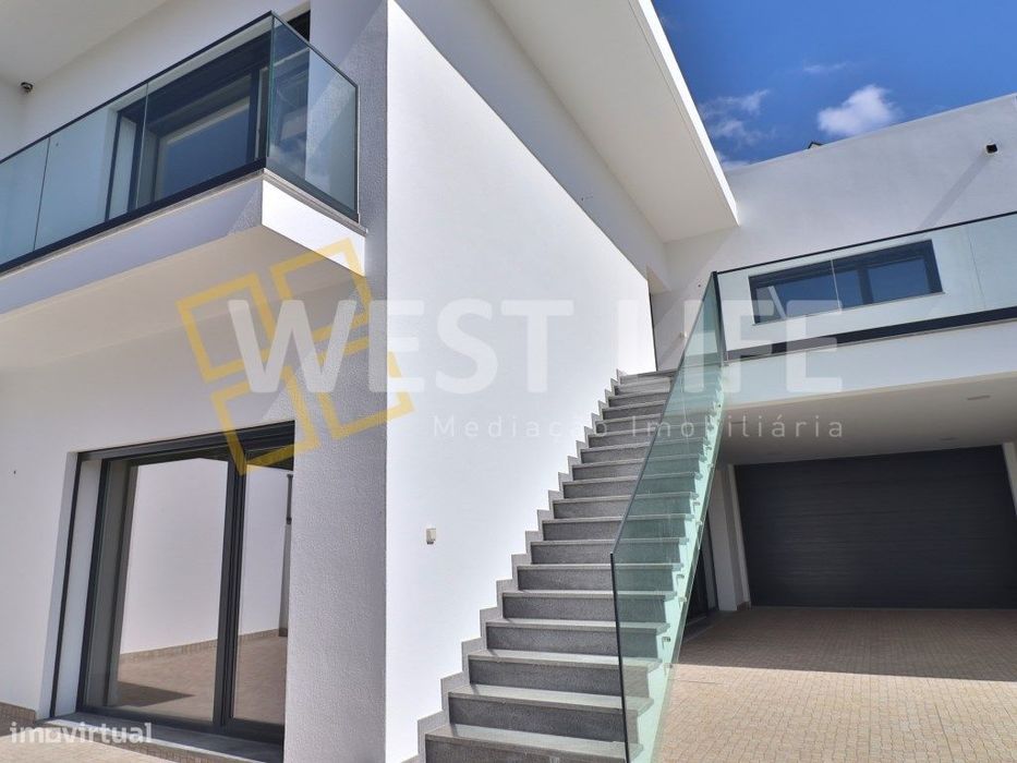 Moradia T3 NOVA - 2 minutos da Autoestrada - Torres Vedras