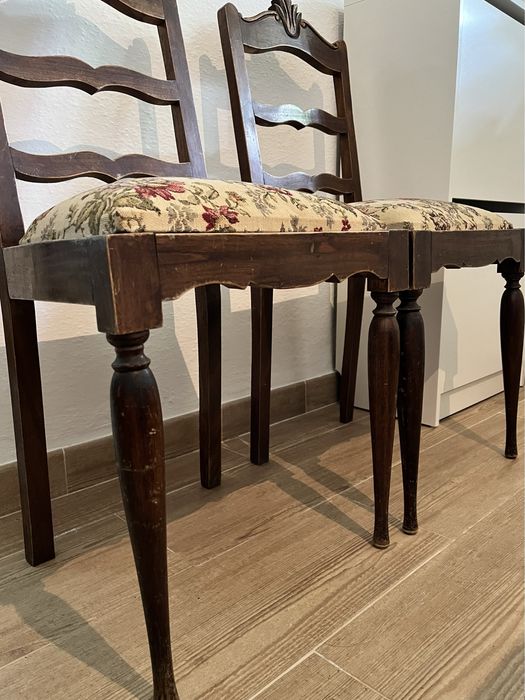 Par de cadeiras antigas