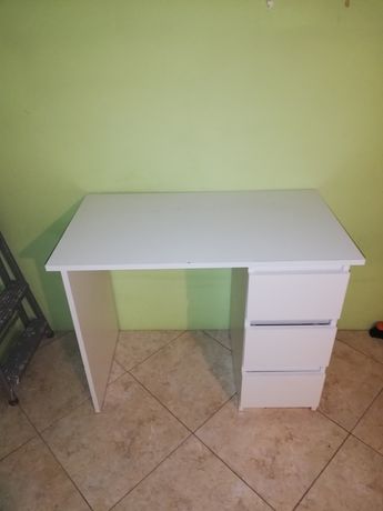 Białe biurko w stanie bardzo dobrym