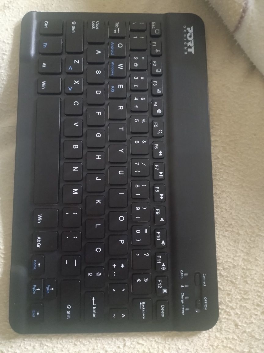 Capa de tablet nova quase nunca usada com mais teclado