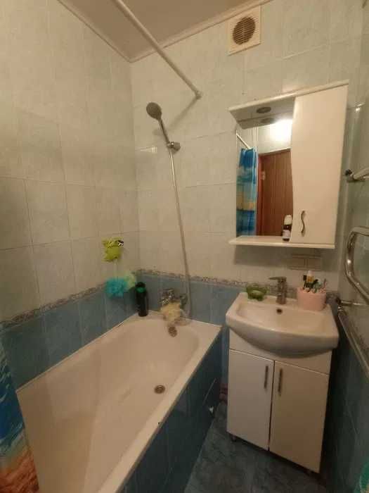 Продам 3 к. квартиру Григоровское шоссе метро Холодная Гора ремонт газ