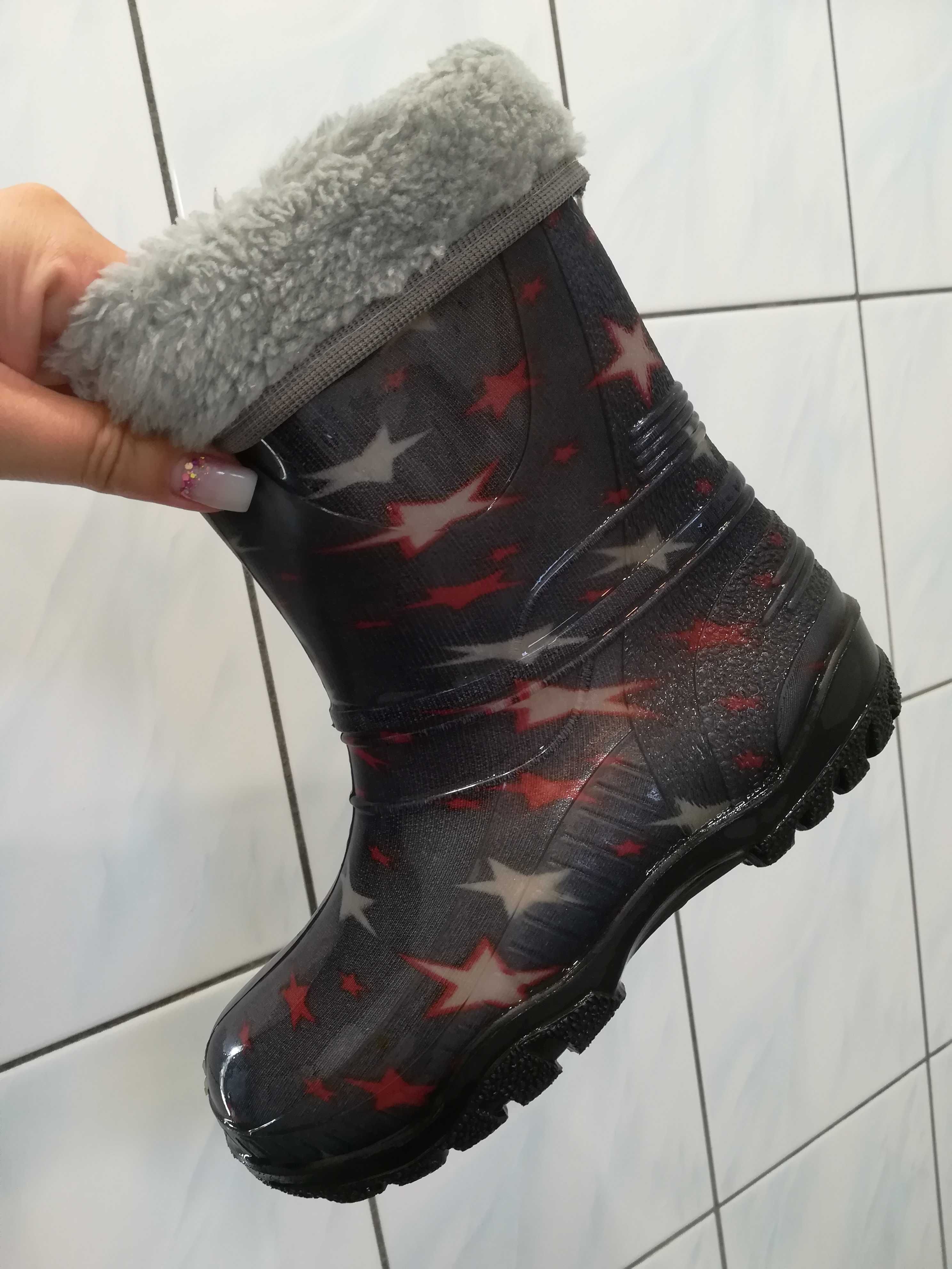 Продам резиновые детские сапожки