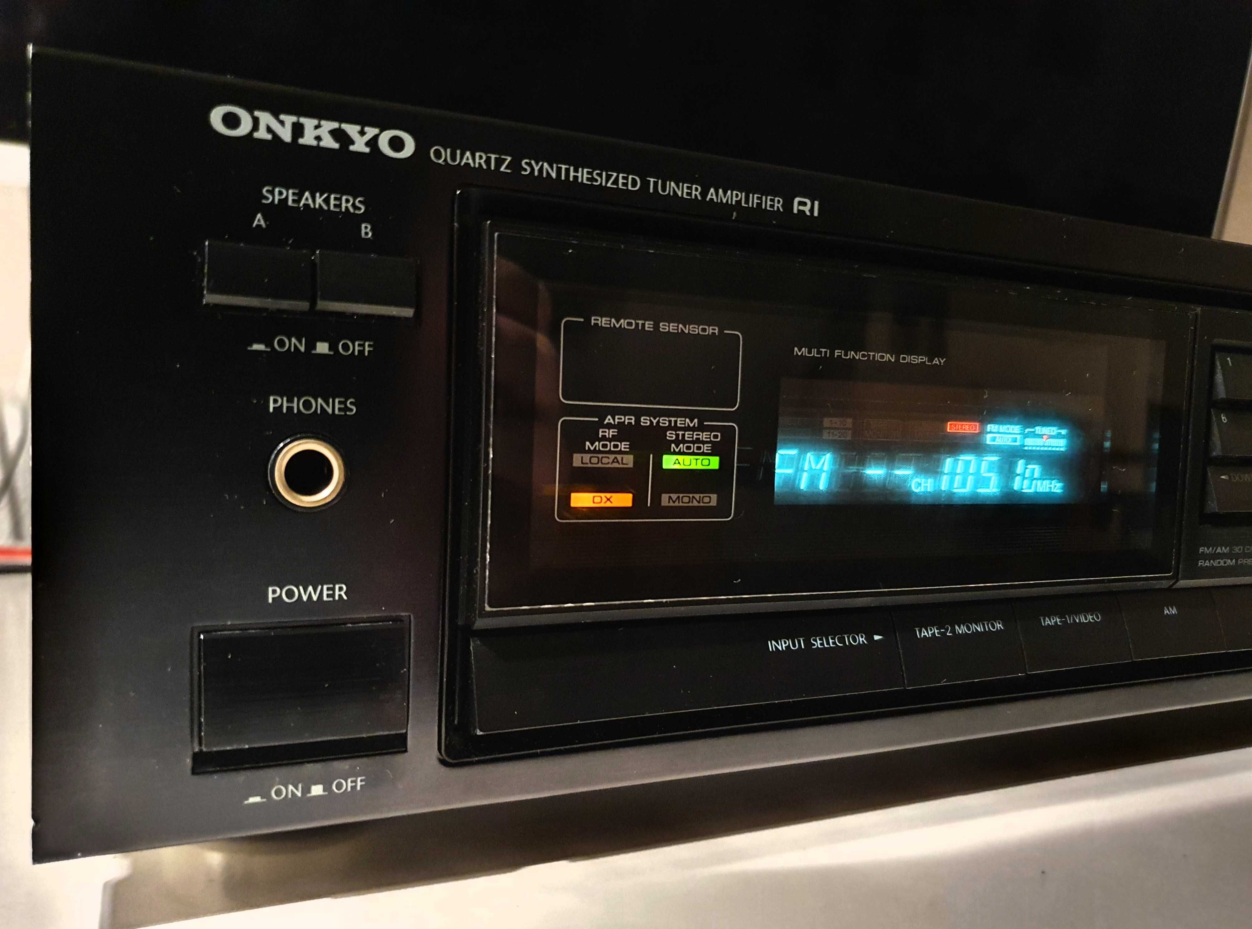 Onkyo TX-822 amplituner