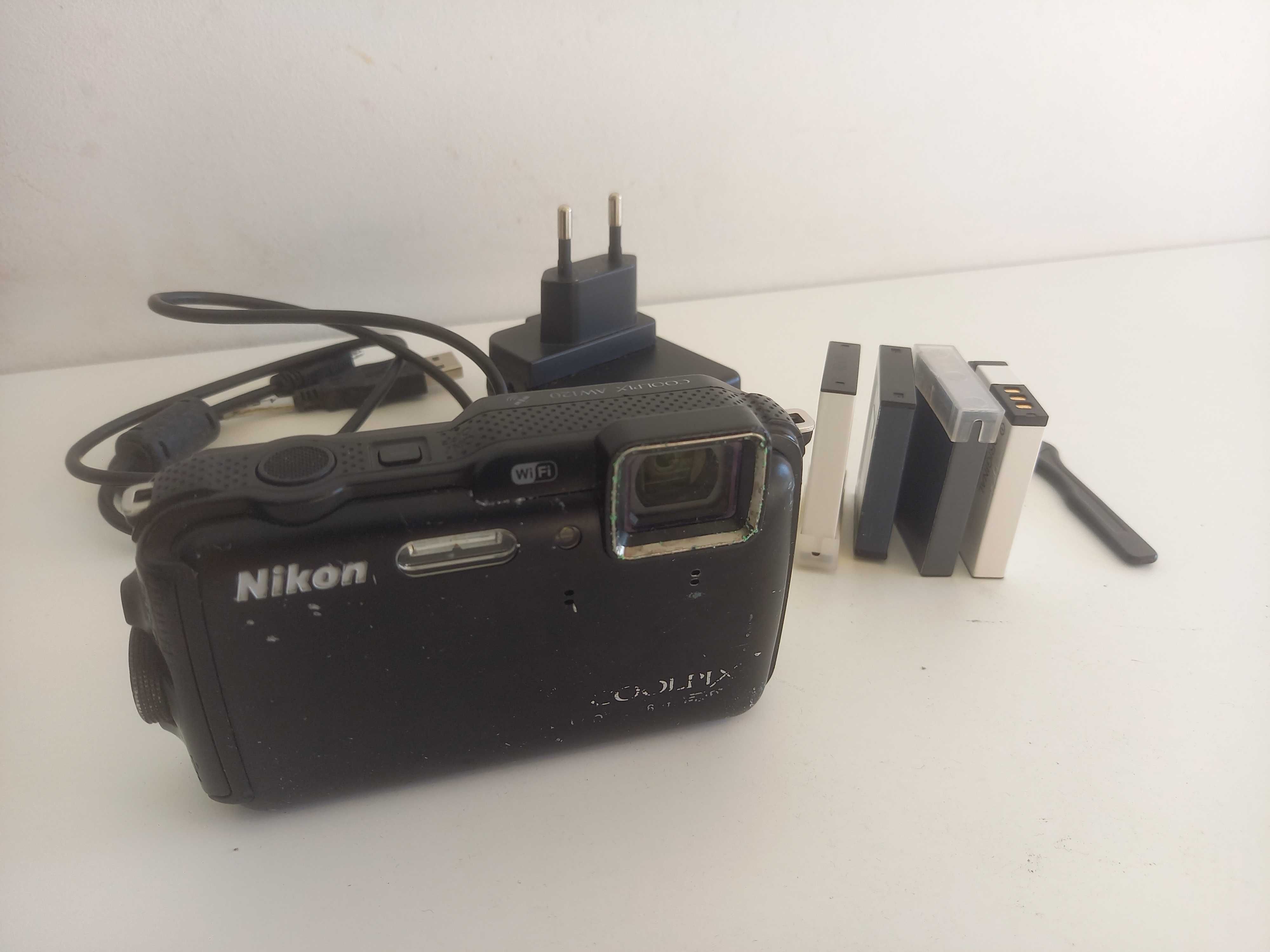 Máquina Fotográfica NIKON Coolpix AW120 Impermeável (para reparação)