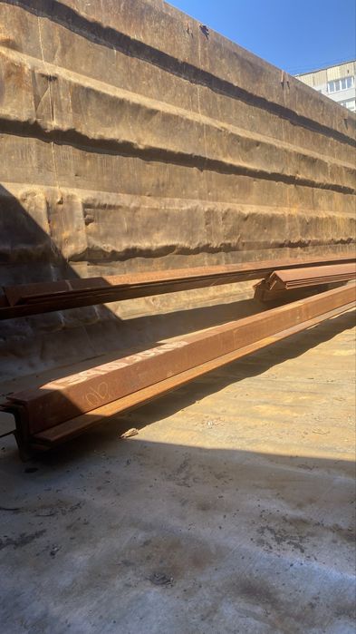 Продам уголок  200 бу