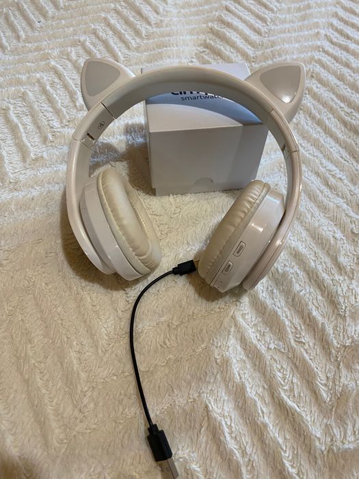 Słuchawki białe świecące bezprzewodowe