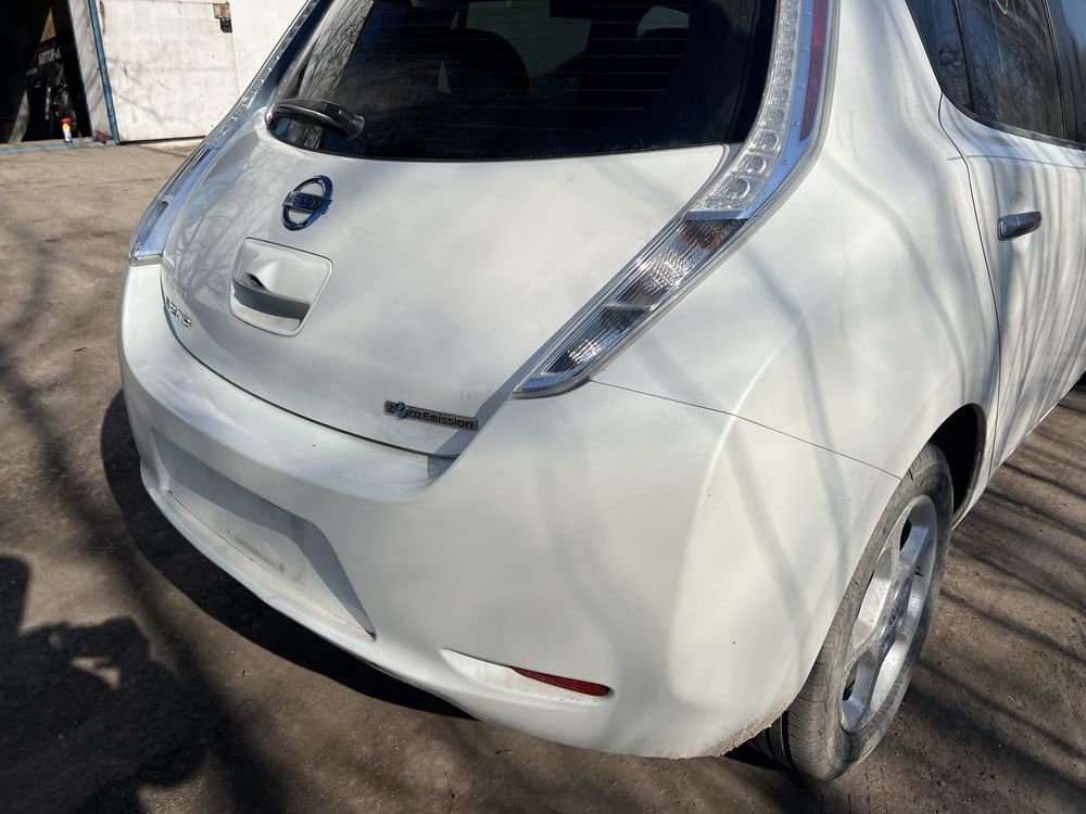 Кришка багажника ляда бампер задній нісан ліф nissan leaf QAB
