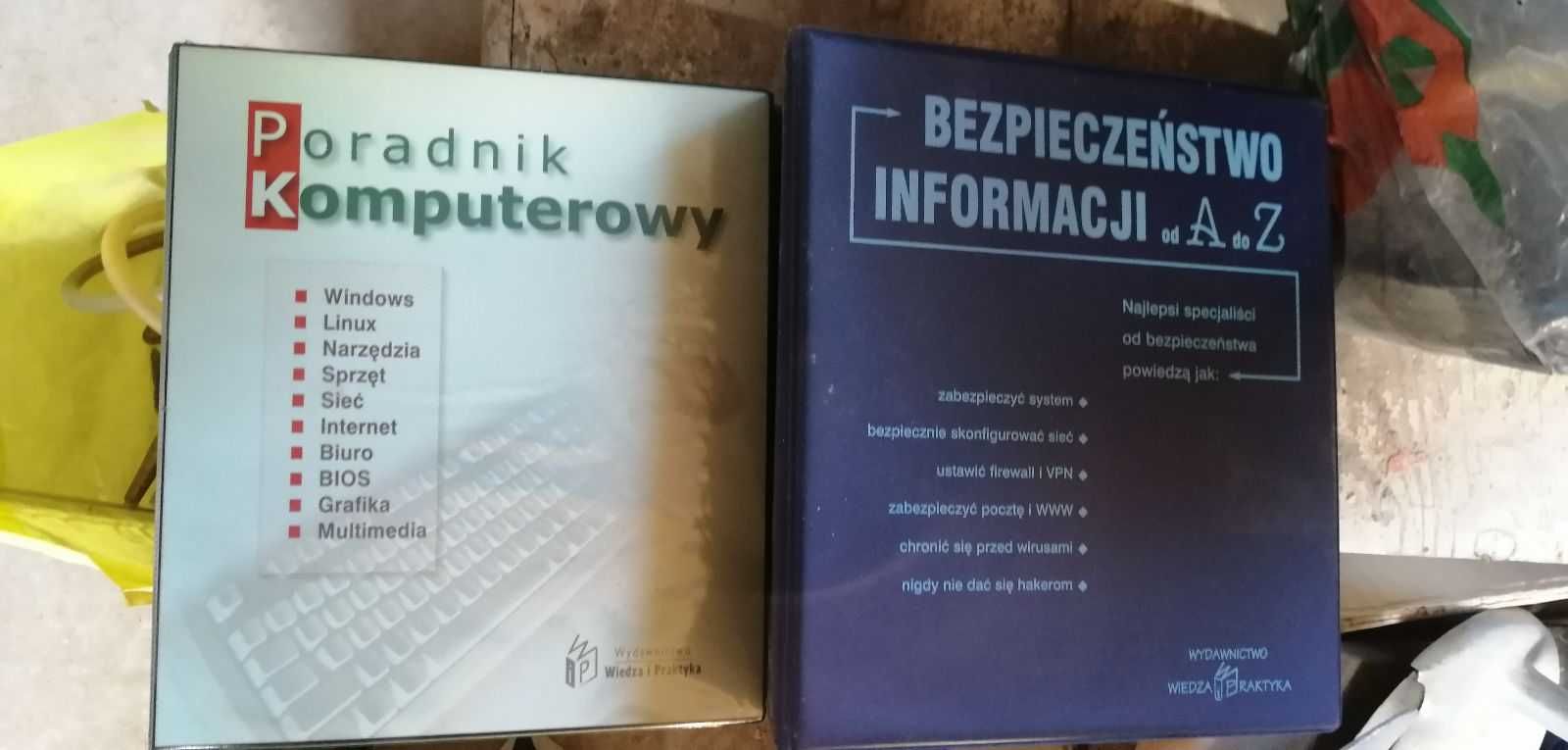 Stare poradniki informatyczne -2 segregatory WiP Bezp. informacji...