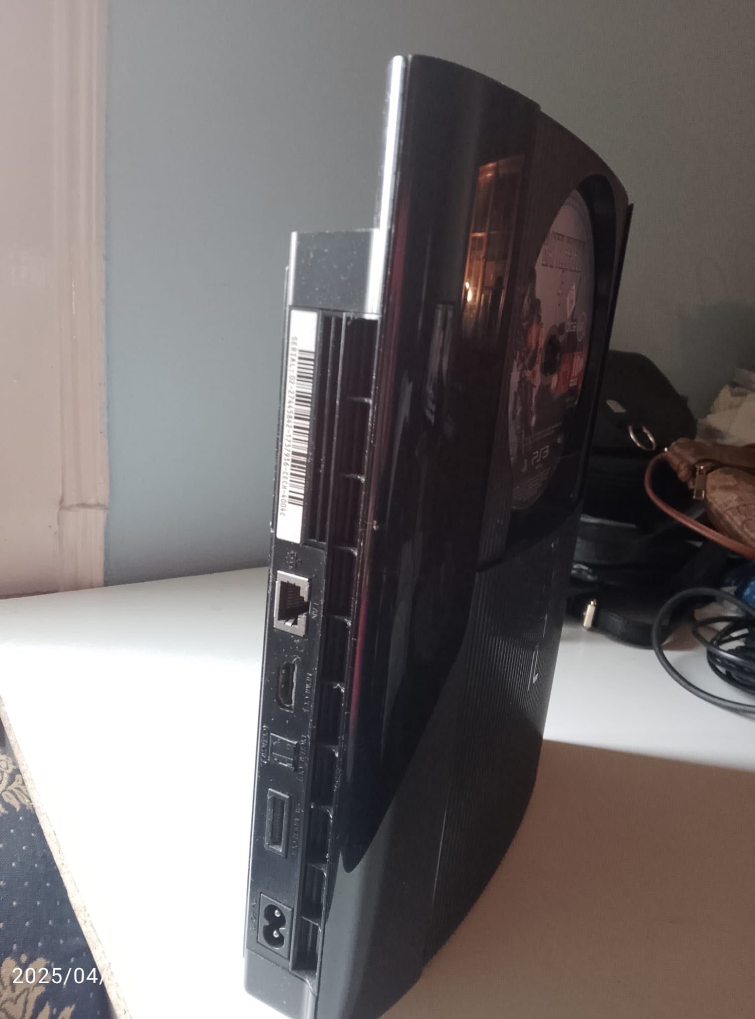 Ps3 com 2 comandos e jogos