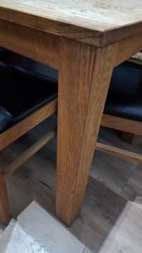 Stół dębowy rozkładany w naturalnym kolorze z krzesłami tapicerowanymi