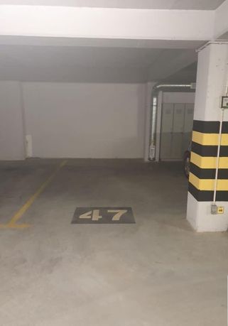 Sprzedam miejsca parkingowe