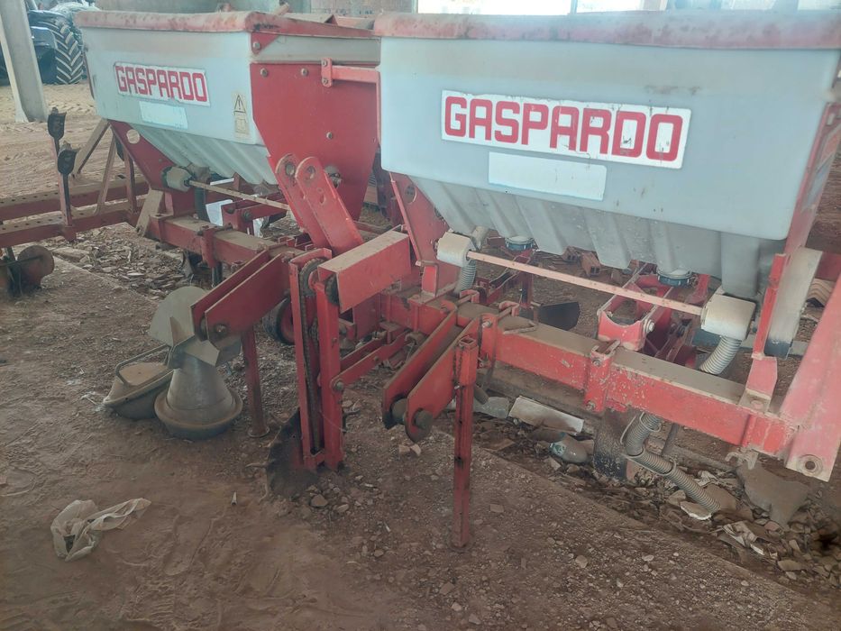 Abre regos Adubador Gaspardo