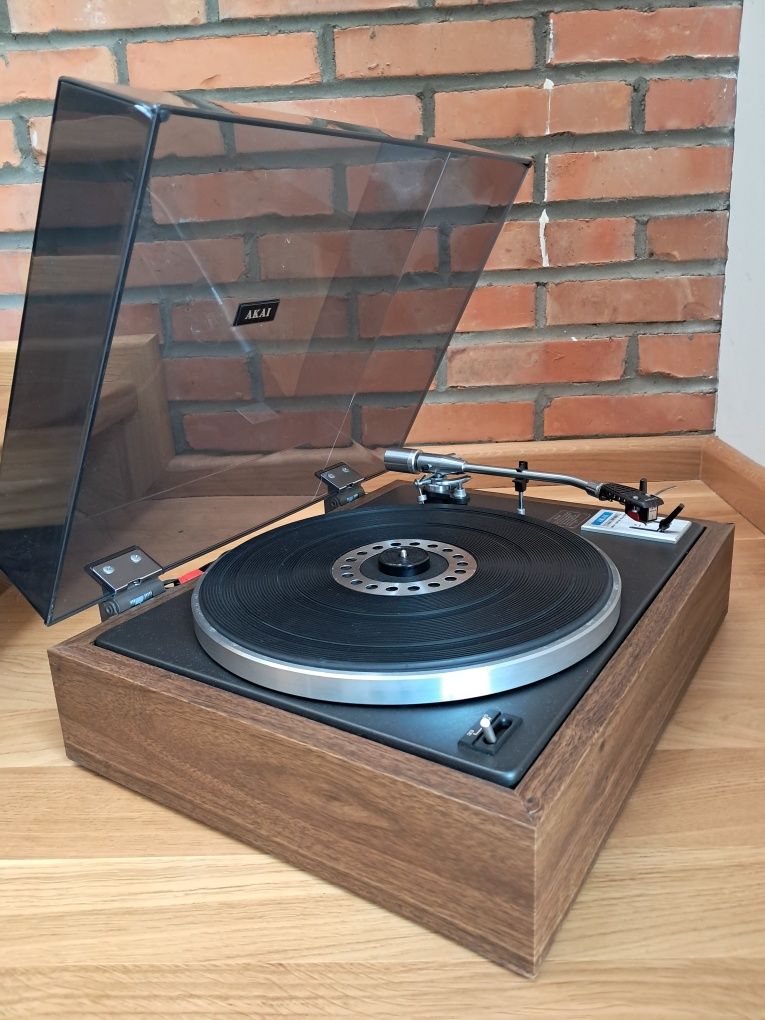 Gramofon Akai AP 002