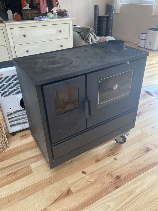 Salamandra c Fogão a lenha, forno e tampo de ferro fundido com 3 bicos
