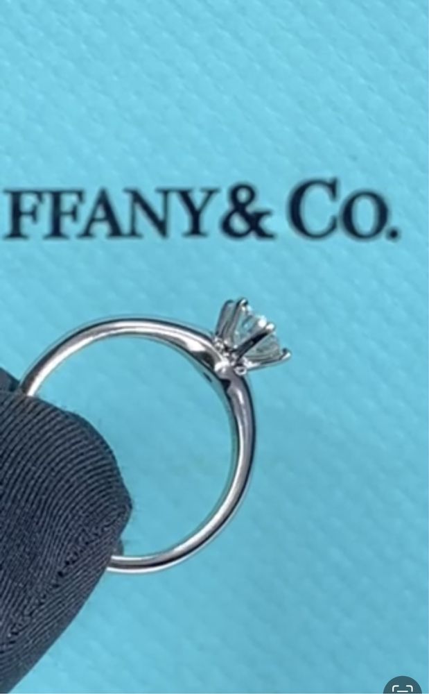 Золотое Кольцо солитёр TIFFANY с бриллиантом 0.80 карат.