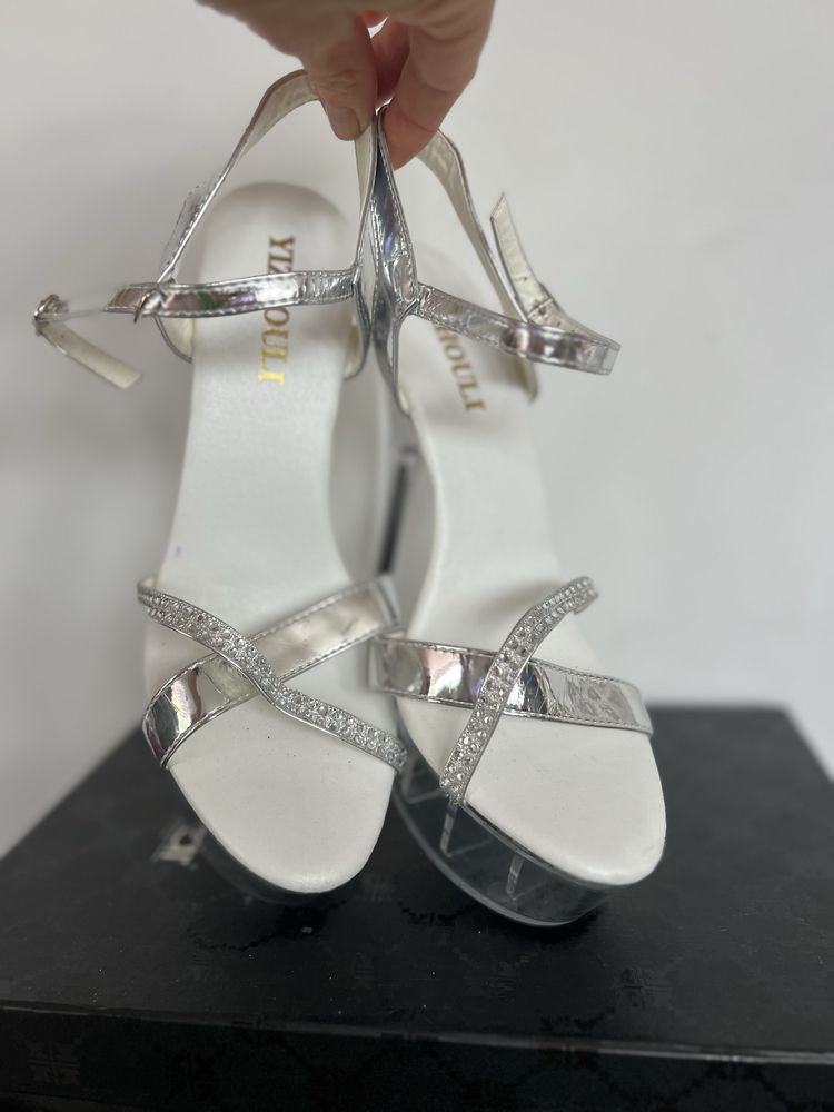 Bardzo wysokie platformy szpilki 37 przezroczyste 16 cm dance