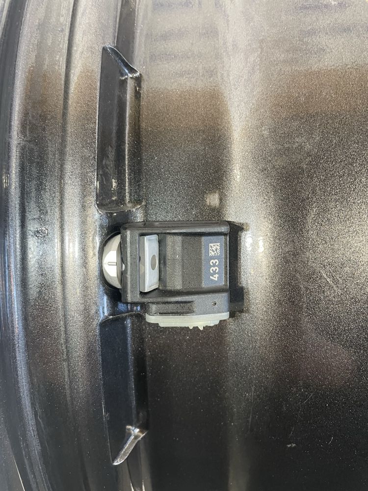 Диск Mercedes 8R18 5x112 ET43 Dia66.6 A2134011600