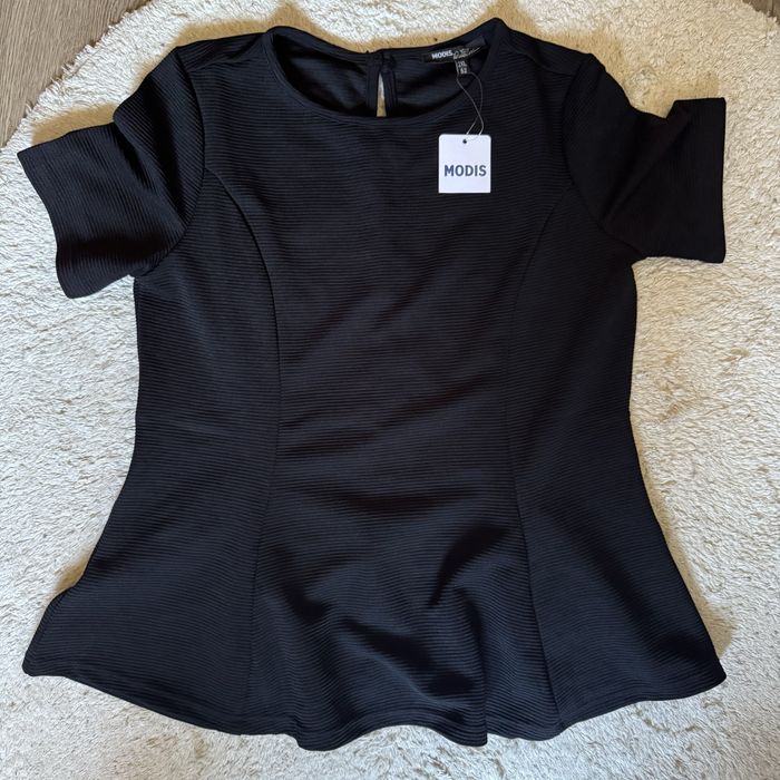 Футболка жіноча