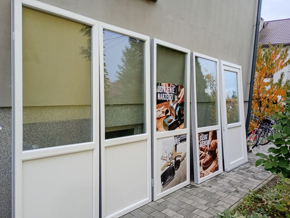 Witryna wewnątrz-sklepowa.