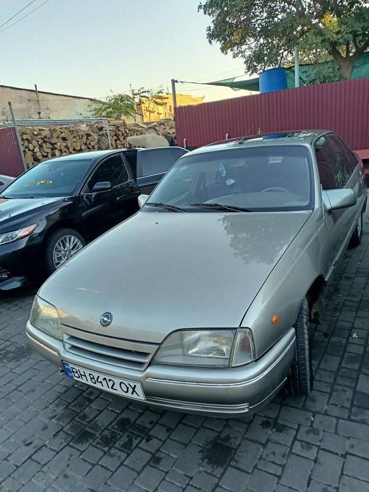 Opel Omega A 2.0 Бензин