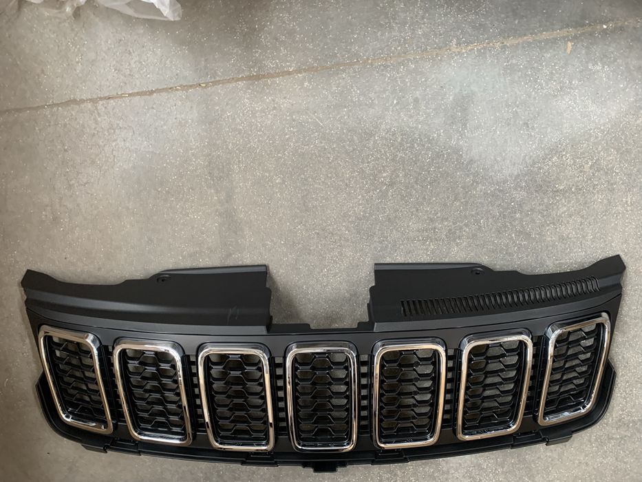 Решітка радіатора Grand Cherokee 2017-2020 ліцензія Черокі