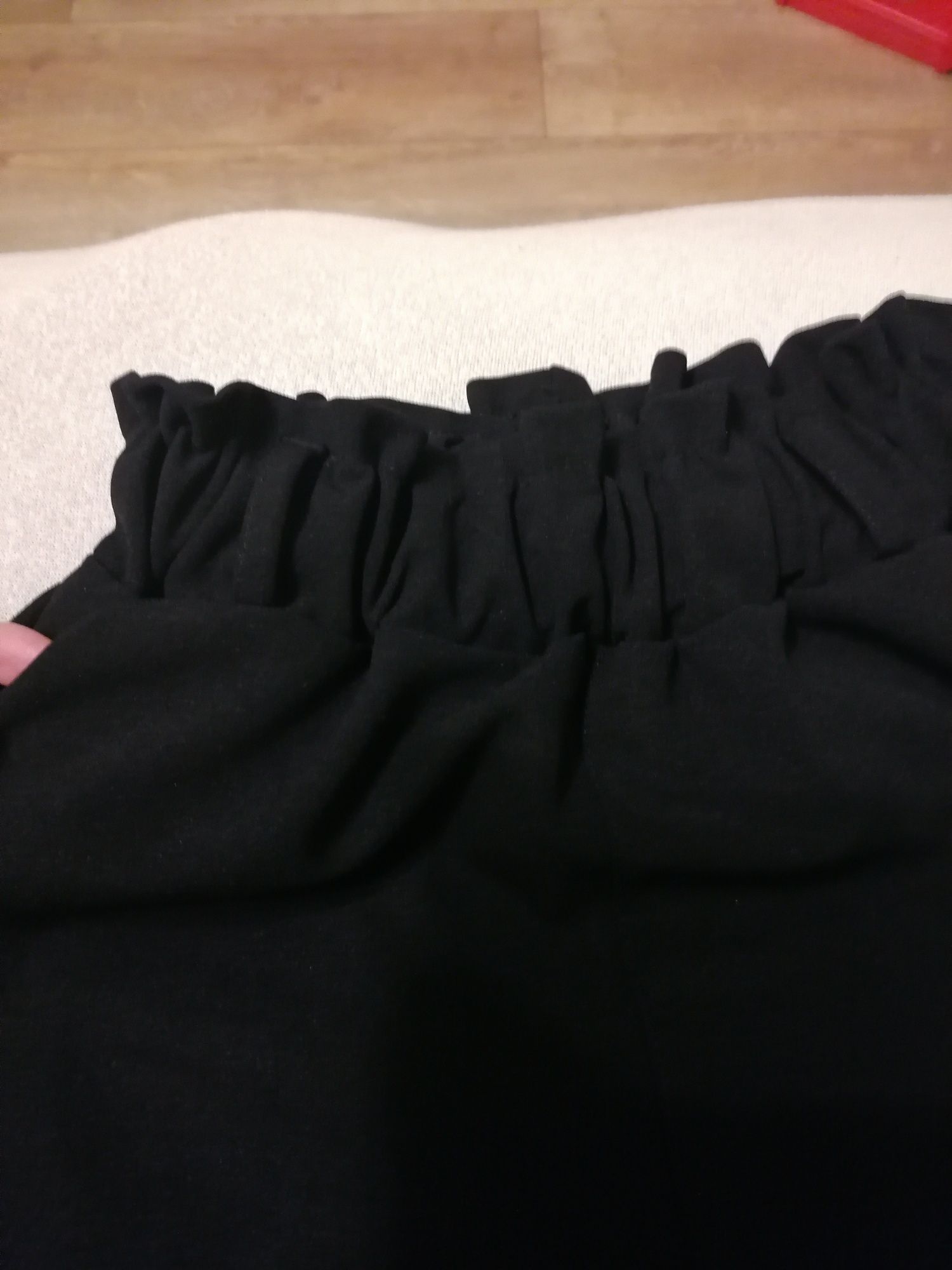 Spodnie czarne, materiałowe eleganckie, r. L
