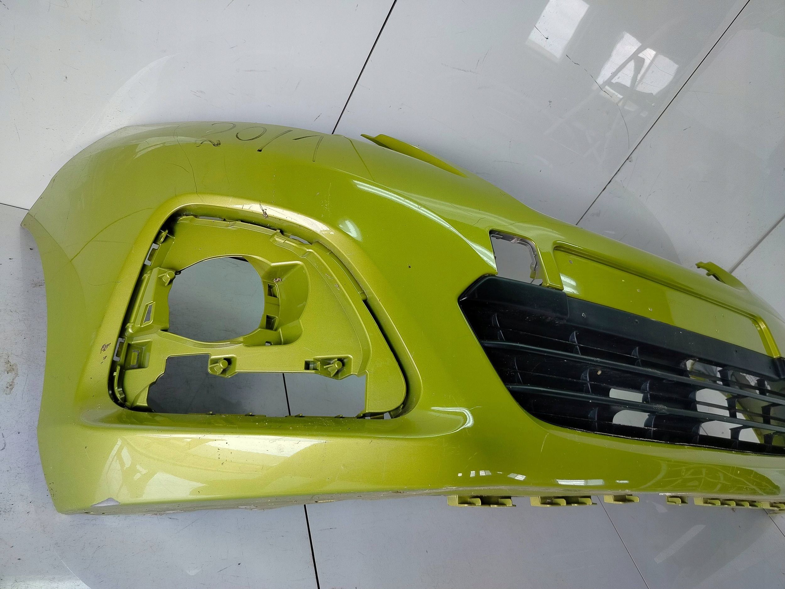 Peugeot  z przodu zderzak przedni