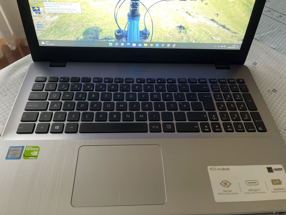 Portátil ASUS i7 8th Gen - VivoBook