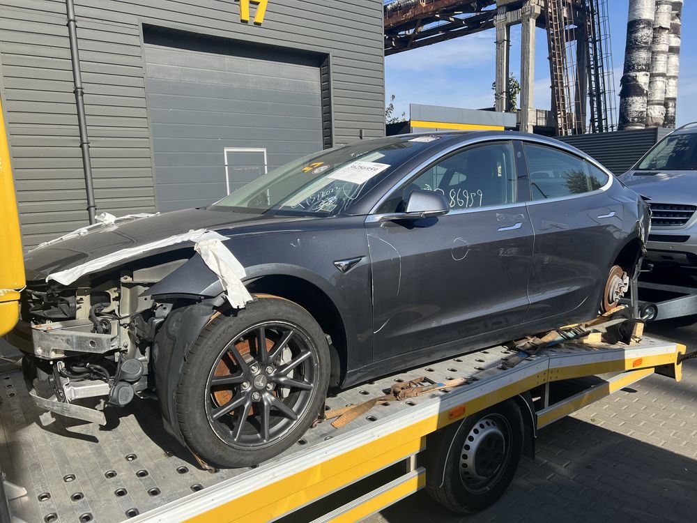 Разборка Tesla Model 3 в Киеве есть все модели Тесла