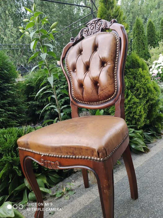 Stare krzesło w stylu Ludwikowskim