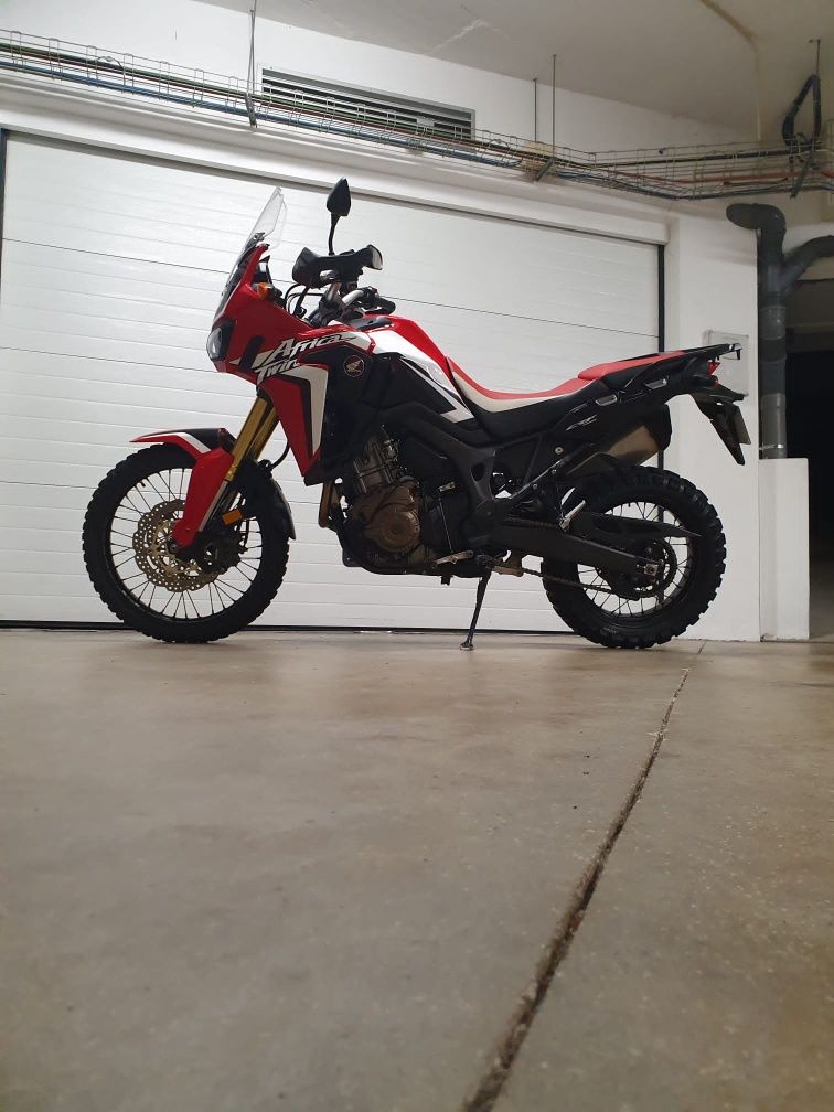 Africa twin 1000 ( mota reservada )