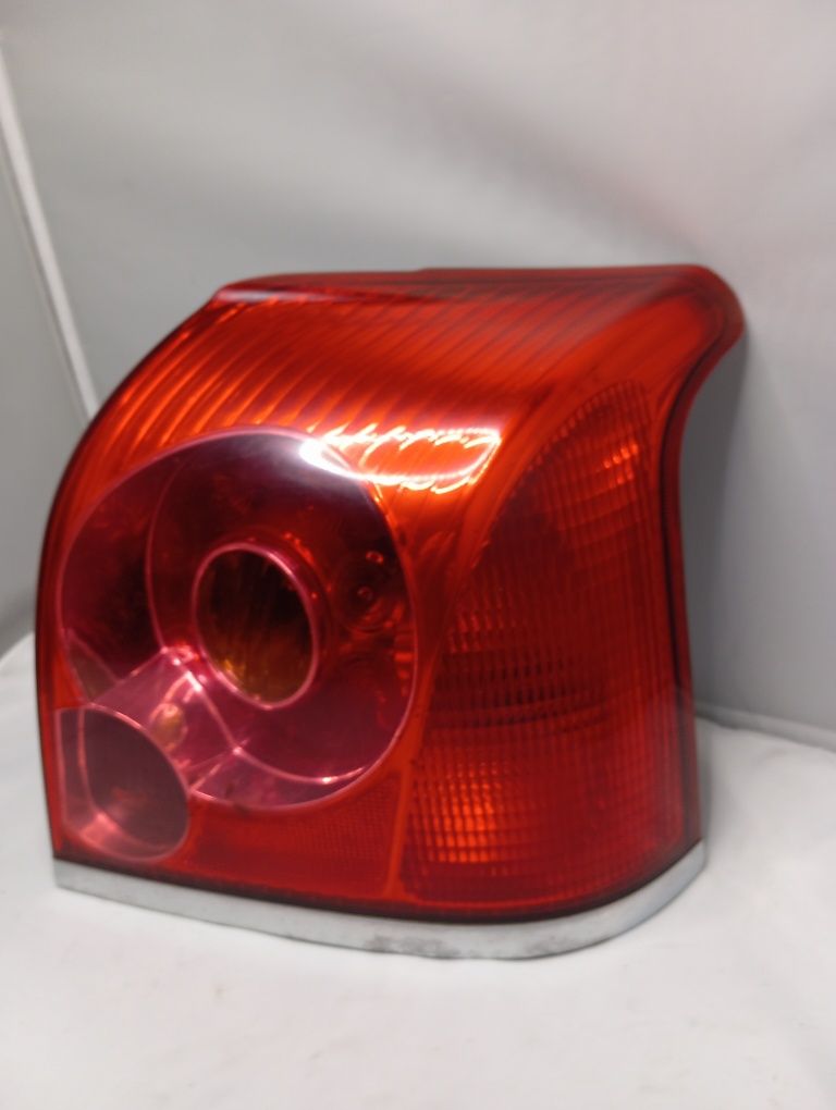 Lampa tył tylna prawa Toyota Avensis sedan