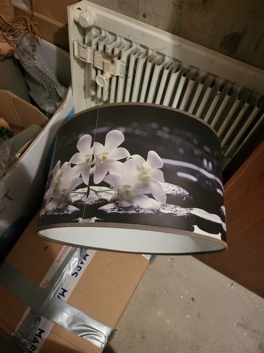 Lampy wiszace z kloszem