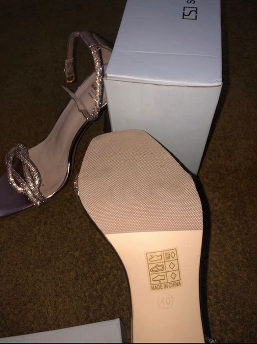 Sandálias altas /salto alto