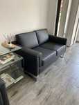 Nowoczesny komplet do poczekalni / salonu – czarna sofa + fotel